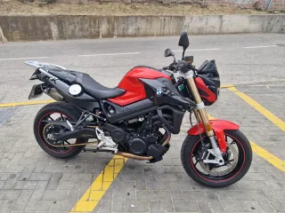BMW F800R Naked Roja y Negra