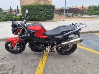 BMW F800R Naked Roja y Negra