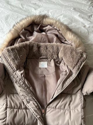 Anorak gris con capucha