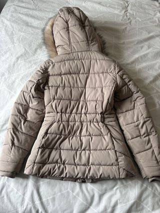 Anorak gris con capucha