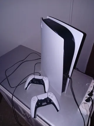 PlayStation 5 con 5 juegos digitales