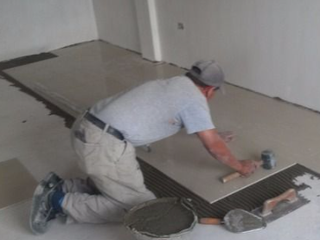 Colocación de suelo. Pisero profesional. Reformas.