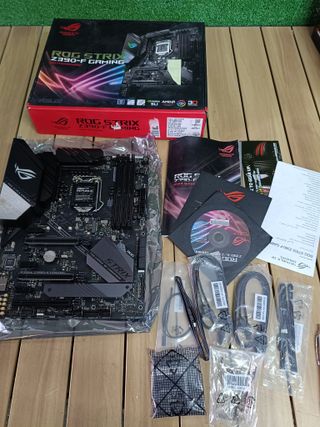 ASUS ROG STRIX Z390-F Gaming - Placa base Gaming ATX Intel de 8a y 9a gen, LGA 1151 con Iluminación RGB Aura Sync, OC por IA, DDR4 4266 MHz+, 2 M.2 con disipación, SATA 6Gbps, HDMI y USB 3.1 Gen. 2