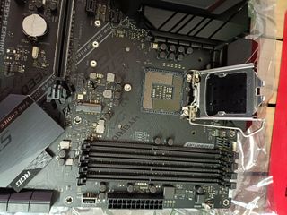 ASUS ROG STRIX Z390-F Gaming - Placa base Gaming ATX Intel de 8a y 9a gen, LGA 1151 con Iluminación RGB Aura Sync, OC por IA, DDR4 4266 MHz+, 2 M.2 con disipación, SATA 6Gbps, HDMI y USB 3.1 Gen. 2