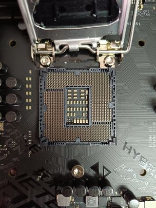 ASUS ROG STRIX Z390-F Gaming - Placa base Gaming ATX Intel de 8a y 9a gen, LGA 1151 con Iluminación RGB Aura Sync, OC por IA, DDR4 4266 MHz+, 2 M.2 con disipación, SATA 6Gbps, HDMI y USB 3.1 Gen. 2