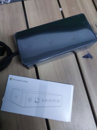 Microsoft - Base dock para Surface