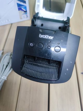 QL-700 Impresora de etiquetas profesional