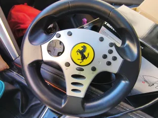 Volante Ferrari Thrustmaster + pedales (PS3/PC)