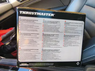 Volante Ferrari Thrustmaster + pedales (PS3/PC)