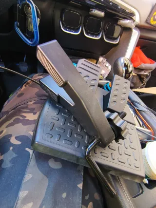 Volante Ferrari Thrustmaster + pedales (PS3/PC)