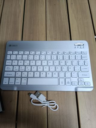 SUBBLIM Teclado Retroiluminado Smart Bluetooth para Tablet O iPad Blanco Plata Teclado Retroiluminado Diseño Ultra Slim Teclas De Alta Precisión Batería Li-Ion Recargable Ahorro De Energía