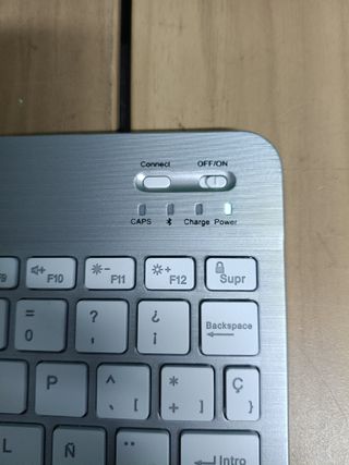 SUBBLIM Teclado Retroiluminado Smart Bluetooth para Tablet O iPad Blanco Plata Teclado Retroiluminado Diseño Ultra Slim Teclas De Alta Precisión Batería Li-Ion Recargable Ahorro De Energía