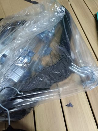 SONGMICS Perchas para Pantalones, 20 Perchas de Terciopelo, 42,5 cm de Largo, con Clips Ajustables, Antideslizantes, Ahorra Espacio, para Pantalones, Abrigos, Vestidos, Negro CRF012B20