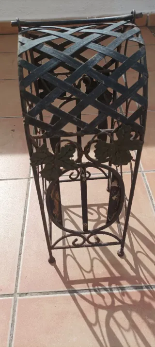 Portabottiglie in ferro nero