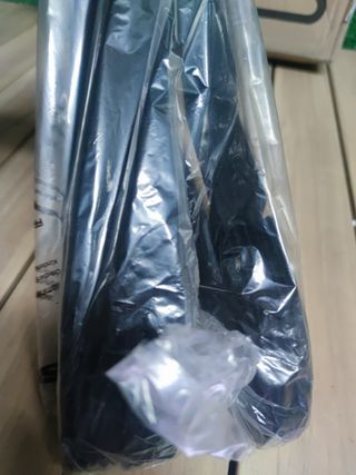 SONGMICS Perchas de Terciopelo, Juego de 30 Piezas, Antideslizantes, Ranuras para Hombros, Barra para Pantalones, Gancho Giratorio 360°, 0,6 cm de Grosor, 43 cm Largo, Negro CRF029B03