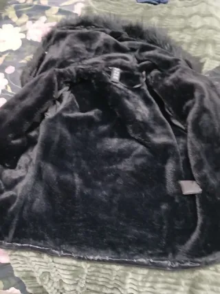 Giubbino nero con pelliccia sintetica