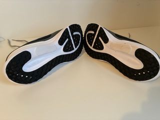 Zapatillas Nike Grises y Negras