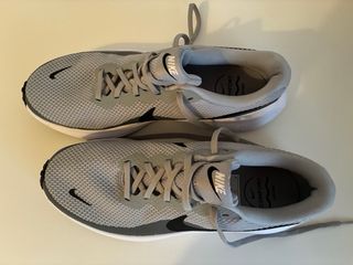 Zapatillas Nike Grises y Negras