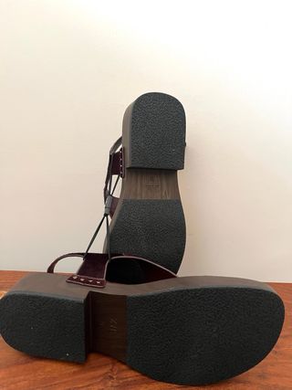 Sandalias Zara Piel y tachas T 39