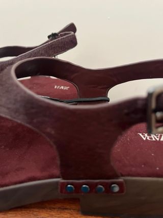 Sandalias Zara Piel y tachas T 39