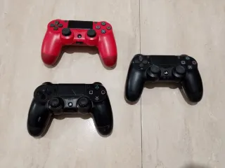 Controller per PlayStation 4 da esaminare