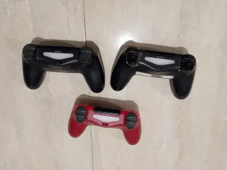 Controller per PlayStation 4 da esaminare