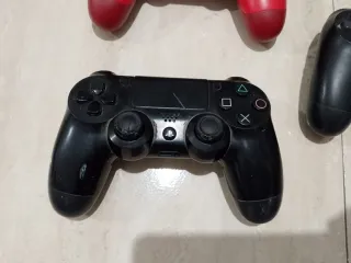 Controller per PlayStation 4 da esaminare