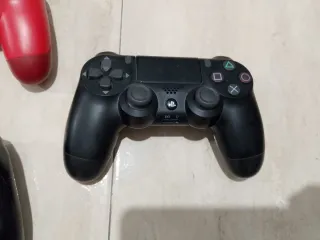 Controller per PlayStation 4 da esaminare