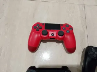 Controller per PlayStation 4 da esaminare