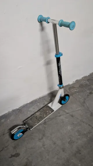 Patinete Oxelo infantil blanco y azul