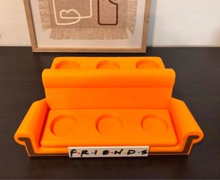 Bonecos Friends no Sofá