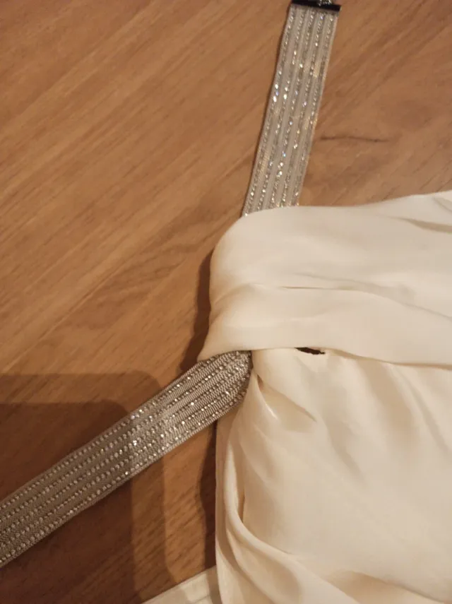 Mono de fiesta beige