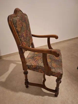 Sedia grande/poltroncina con braccioli imbottita