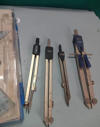 Lote de compases ROTRING, FACTIS, DFH, total 8