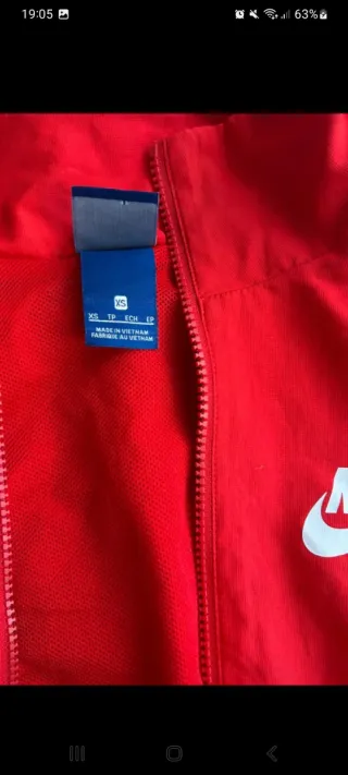 Conjunto deportivo Nike rojo