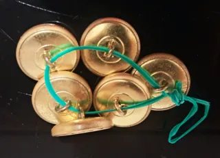 Botones antiguos dorados