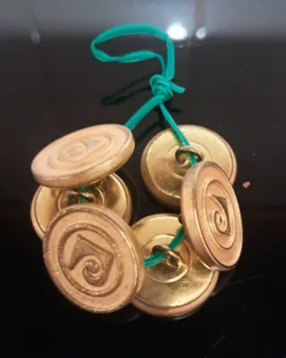 Botones antiguos dorados