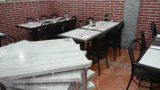 Mesas y Sillas de Bar Metálicas