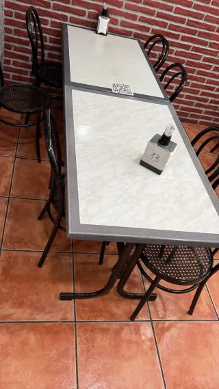 Mesas y Sillas de Bar Metálicas