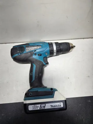 Taladro Percutor Makita 18V con Cargador