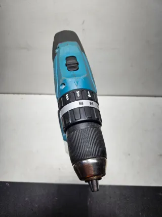 Taladro Percutor Makita 18V con Cargador