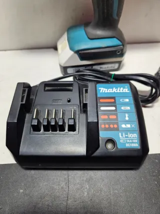 Taladro Percutor Makita 18V con Cargador