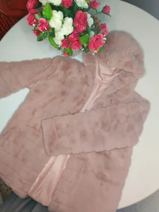Abrigo / Chaqueta de pelo rosa