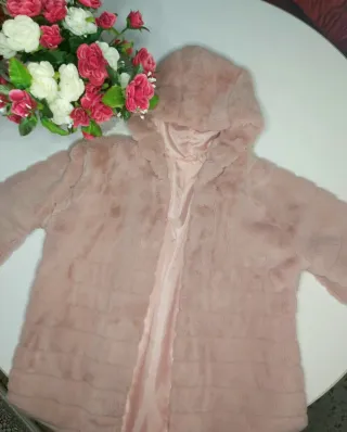 Abrigo / Chaqueta de pelo rosa