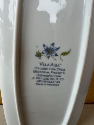 Burriera in porcellana con fiori