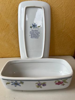 Burriera in porcellana con fiori