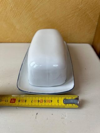 Burriera in porcellana con fiori