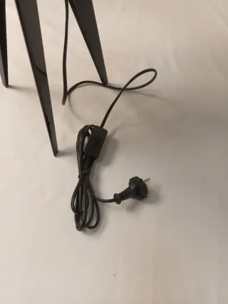 Lámpara de mesa moderna E27 negra