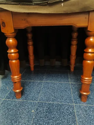 Mesa redonda con dos enaguilla sin cristal