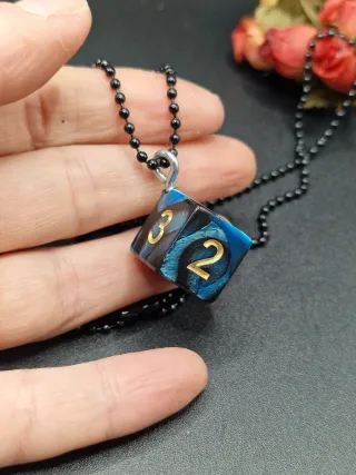Collana D&D Dado D6 con catena nera
